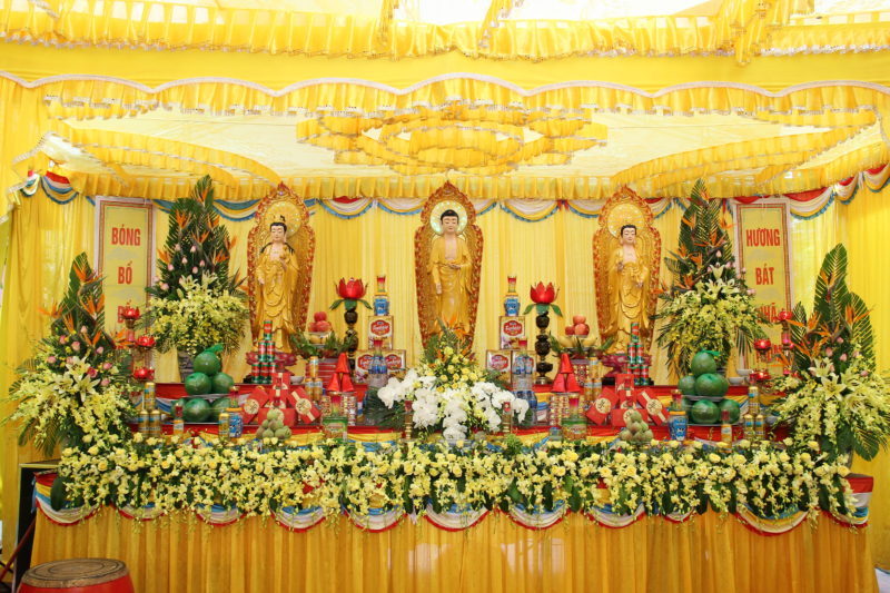 bàn thờ Phật tam cấp